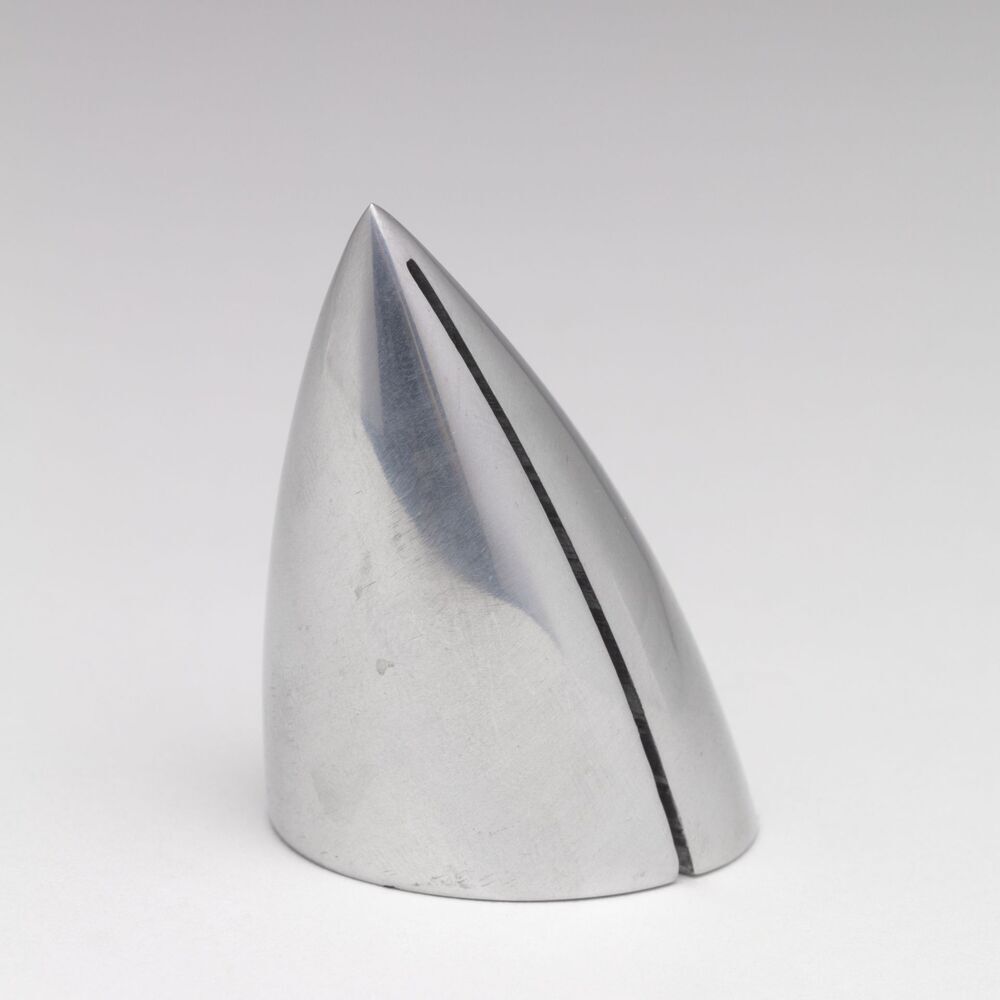 Berta Youssouf table card holder