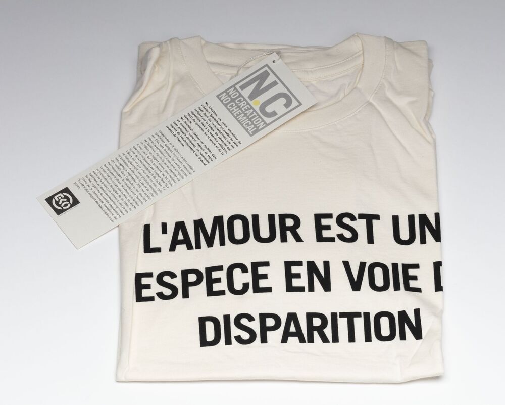 Political T-Shirt L'AMOUR EST UNE ESPECE EN VOIE DE DISPARITION