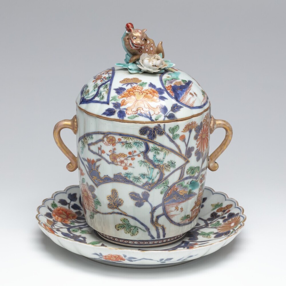 Kastanjepot met deksel en onderschotel