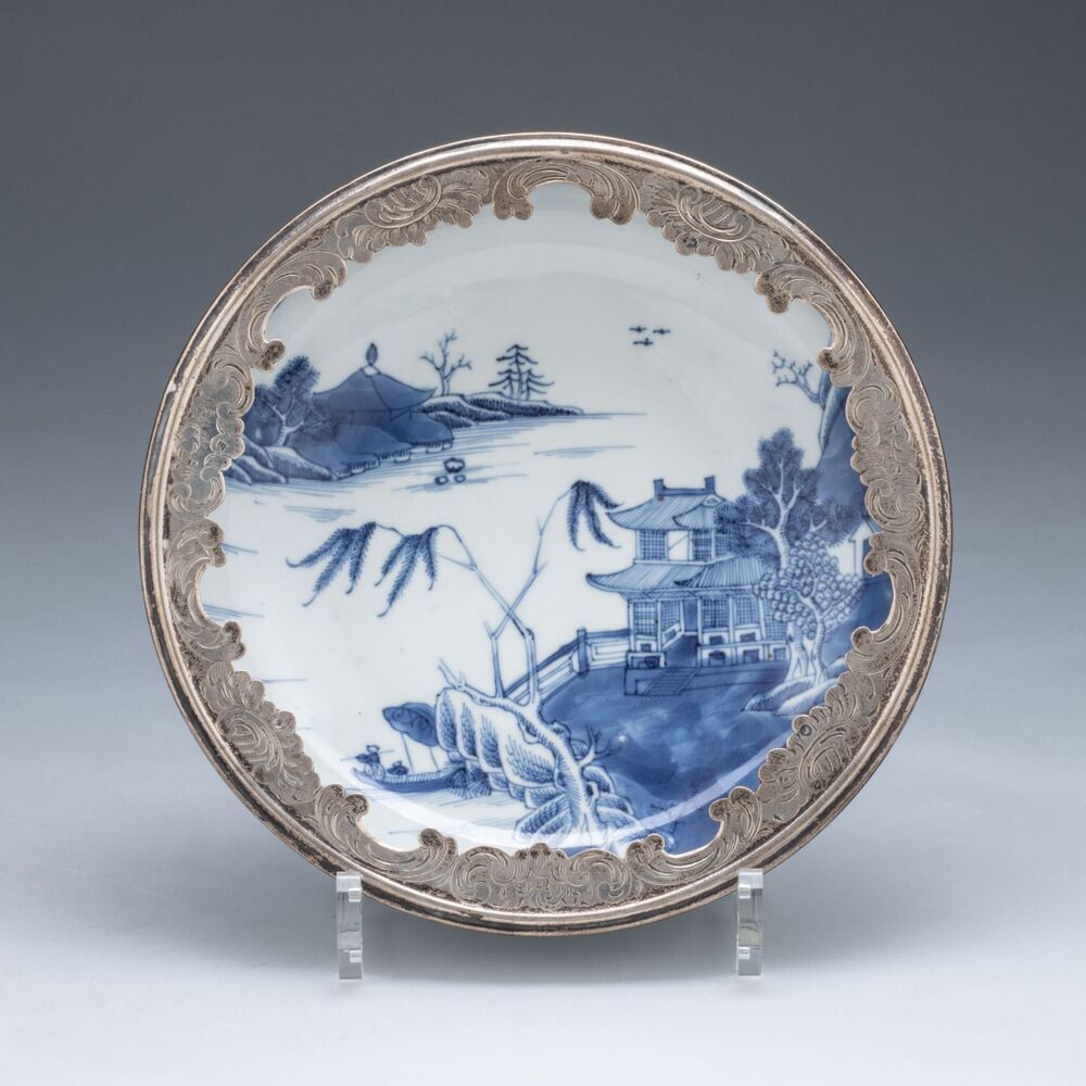 Schotel met zilveren rand