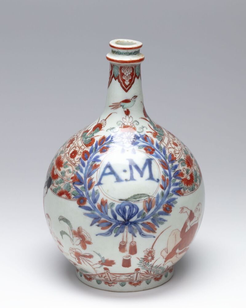 Apothekersfles met initiaal A.M.