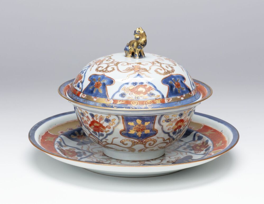 Dekselkom met schotel met wapen van Gellicum