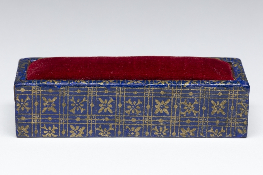 Doosje met speldenkussen