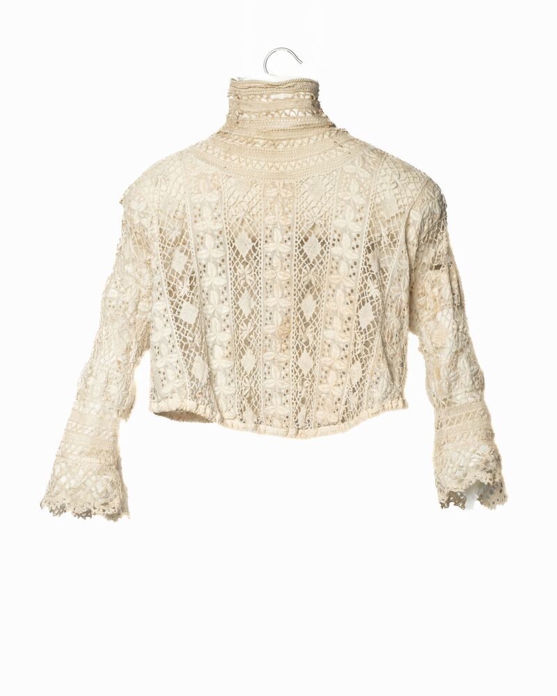 Cremekleurige blouse met gehaakt kant