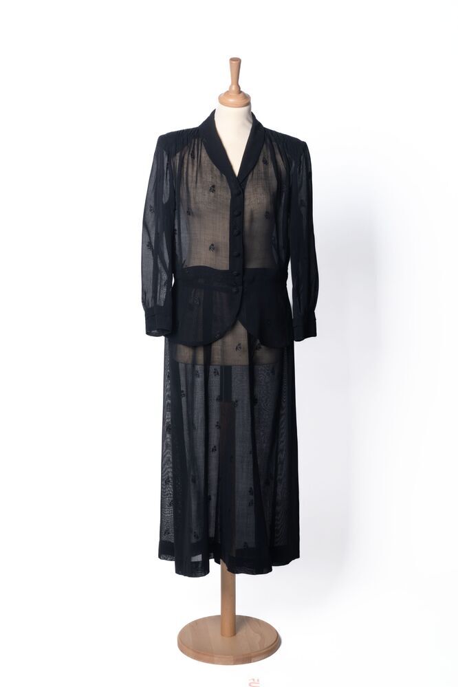 Zwarte doorzichtige blouse en rok