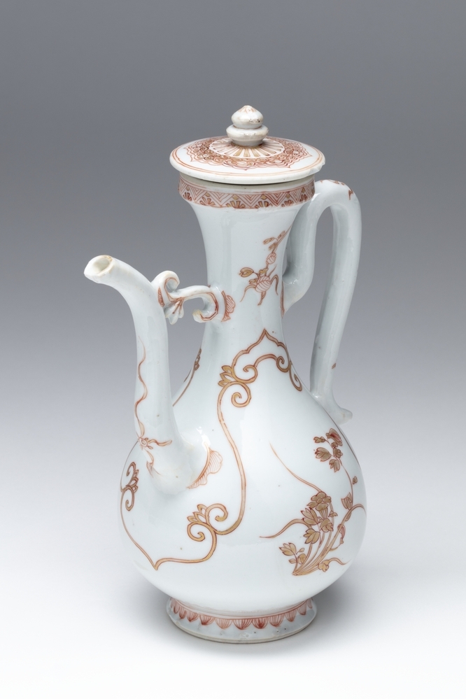 Schenkkan met tuit en deksel