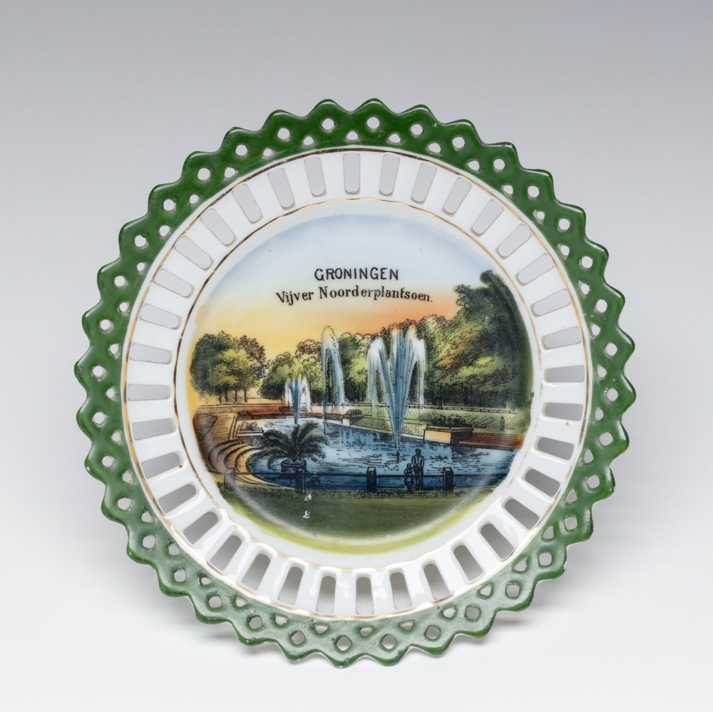 Ajour schoteltje met afbeelding van het Noorderplantsoen Groningen