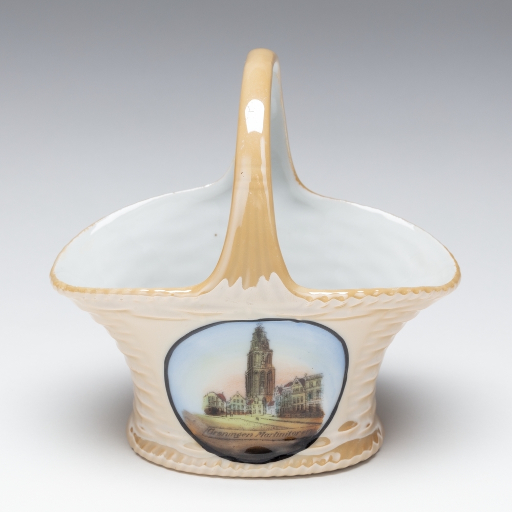 Porseleinen mandje met afbeelding van de Martinitoren Groningen