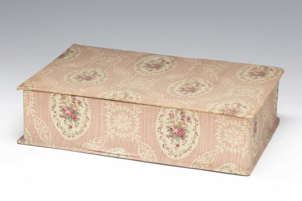 Doos met stoffen bekleding