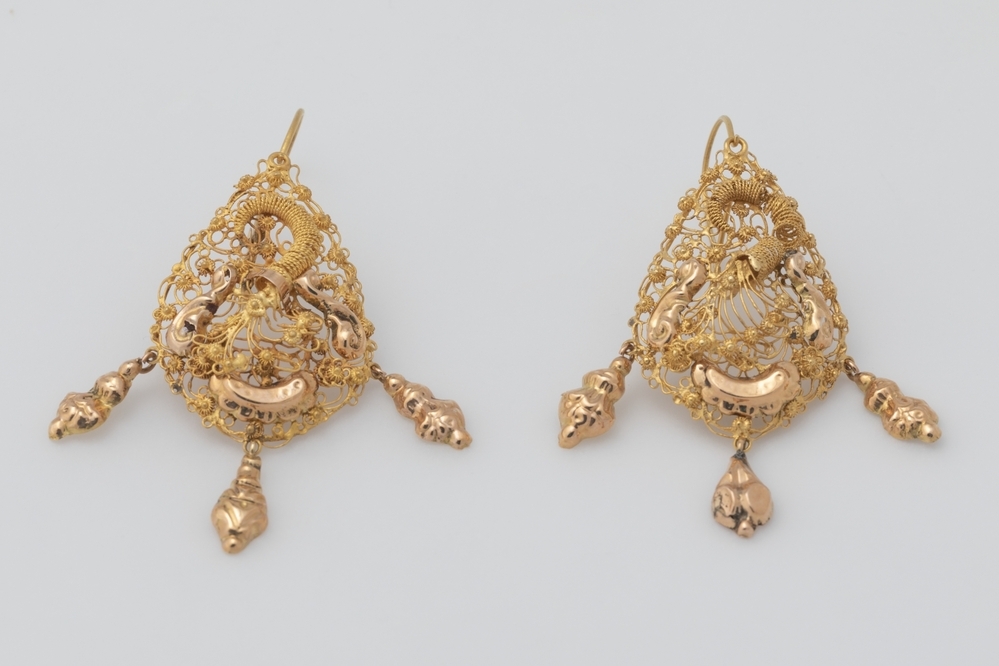 Gouden draadwerk oorhangers