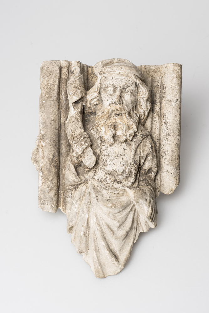 Gedeelte van een mannenfiguur met baard