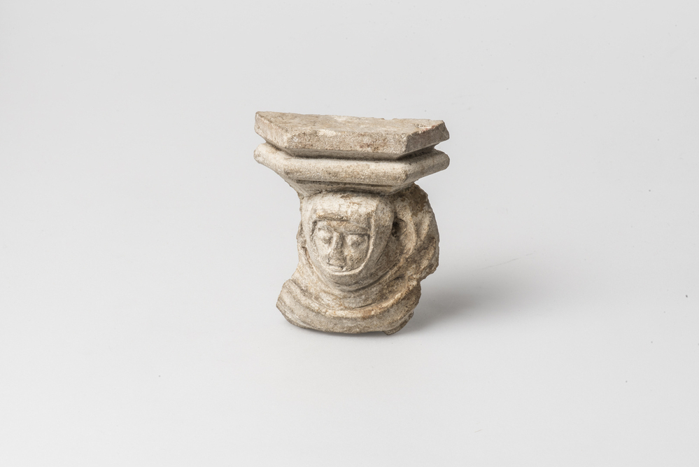 Zandstenen bouwfragment