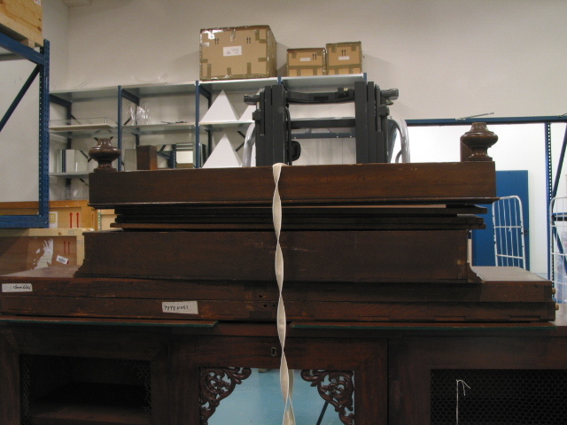 VERVALLEN boekenkast