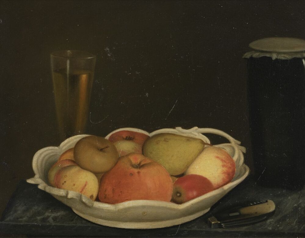 Stilleven met vruchtenschaal, wijnglas, zakmes, en pot met inmaak